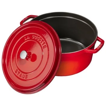 Staub cast iron cocotte image 3
